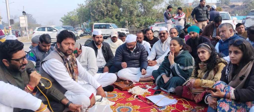 राष्ट्रपिता महात्मा गांधी की पुण्यतिथि पर कांग्रेस ने सर्वधर्म प्रार्थना सभा का किया आयोजन